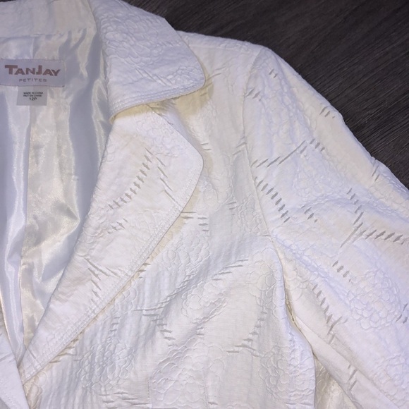 Tanjay White Geometric flower Blazer Jacket with Slit Cuffs - Picture 6 of 16